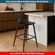 5-Kit-2-Banquetas-Baixas-Analu-Rivatti-89cm--Altura--Assento-e-Encosto-PP-Preto-Detalhe-PU-Cinza-Base-em-Aco-Ambientada.jpg