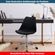 22-Kit-2-Cadeiras-Giratorias-Office-Luisa-Rivatti-Assento-PP-Cinza-Base-Rodizio-Cromado-Ambientada
